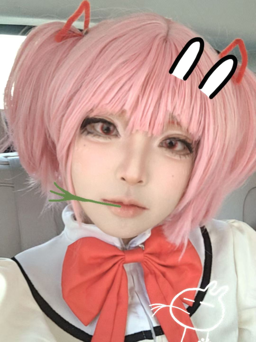 带有手绘兔耳涂鸦的粉发人物